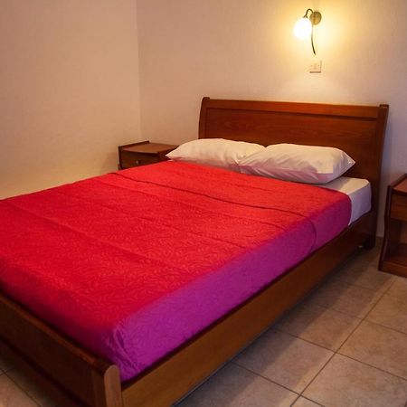 Hotel Adonis Kriopigi Luaran gambar