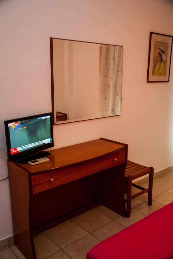 Hotel Adonis Kriopigi Luaran gambar