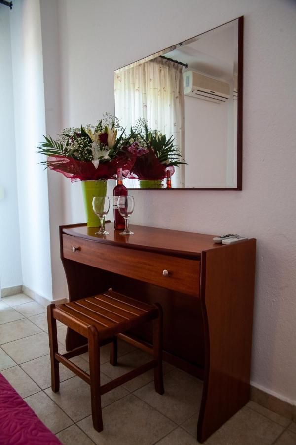 Hotel Adonis Kriopigi Luaran gambar